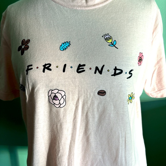 Friends pink t-shirt from Box Lunch Size L - Picture 1 of 9